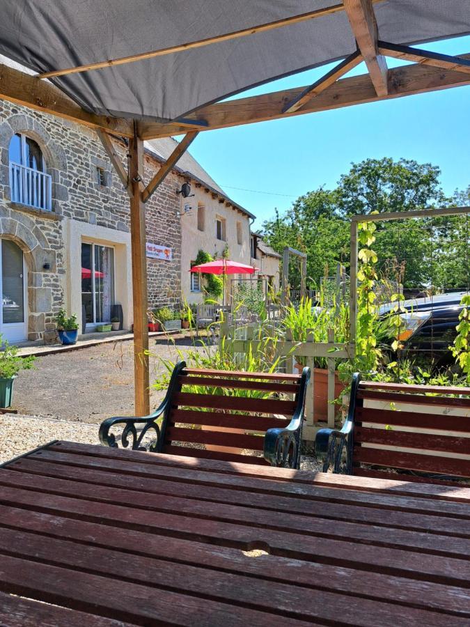 Le Petit Dragon Bed and Breakfast Plumaudan Εξωτερικό φωτογραφία